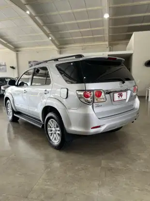 TOYOTA-HILUX SW4-2011