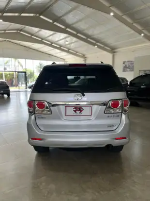 TOYOTA-HILUX SW4-2011