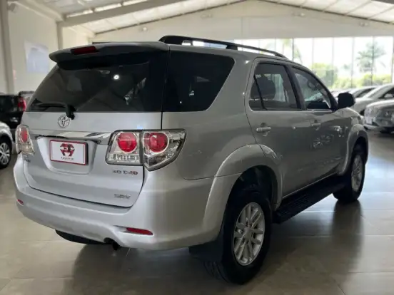 TOYOTA-HILUX SW4-3.0 SRV 4X4 7 LUGARES 16V TURBO INTERCOOLER DIESEL 4P AUTOMÁTICO TOYOTA-HILUX SW4-2011