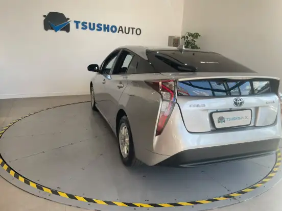 TOYOTA-PRIUS-2017