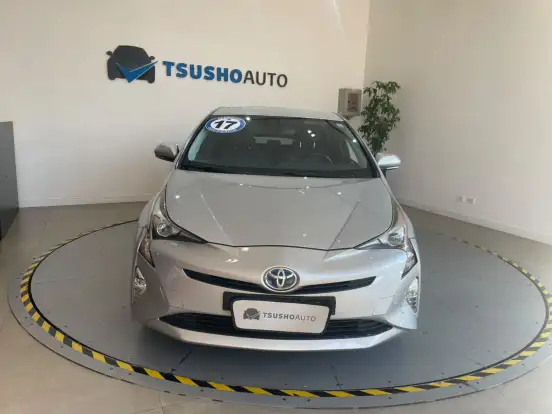 TOYOTA-PRIUS-2017