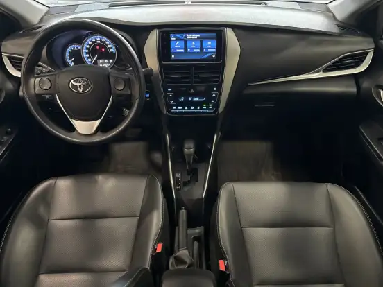 TOYOTA-YARIS-2021