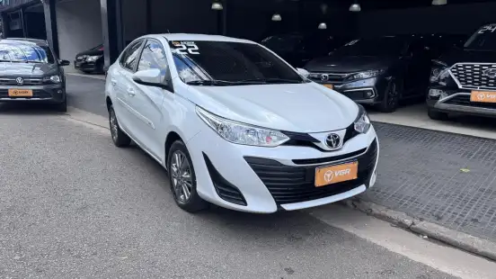 TOYOTA-YARIS-2021