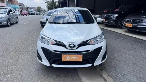 TOYOTA-YARIS-2021