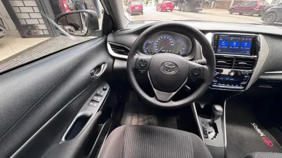 TOYOTA-YARIS-2021