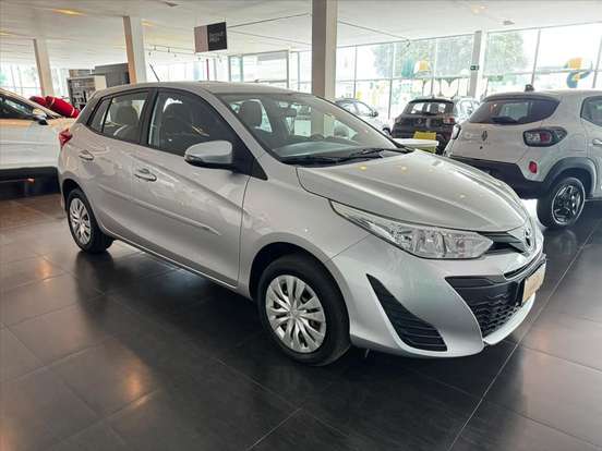 TOYOTA-YARIS-2021