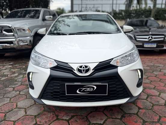 TOYOTA-YARIS-2023