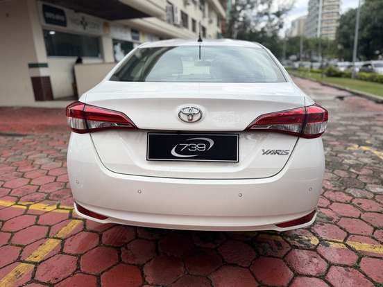 TOYOTA-YARIS-2023