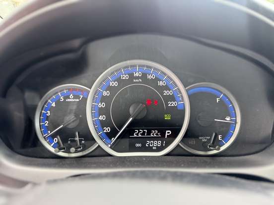 TOYOTA-YARIS-2023