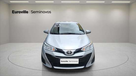 TOYOTA-YARIS-2021