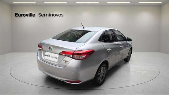 TOYOTA-YARIS-2021