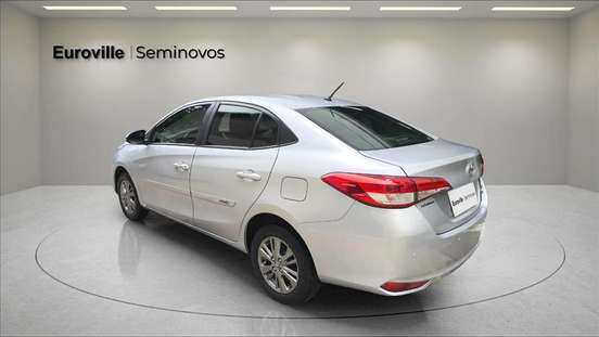 TOYOTA-YARIS-2021