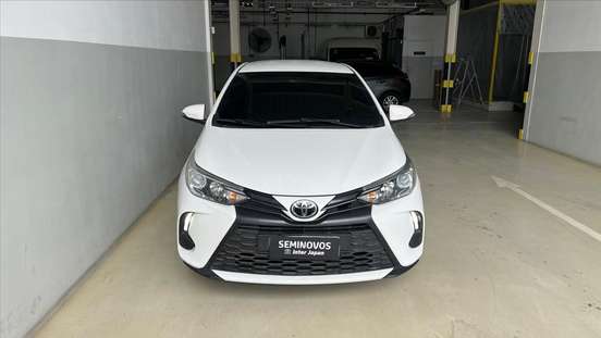 TOYOTA-YARIS-2024