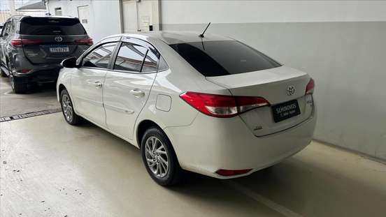 TOYOTA-YARIS-2024