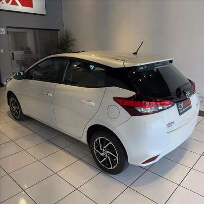 TOYOTA-YARIS-2023