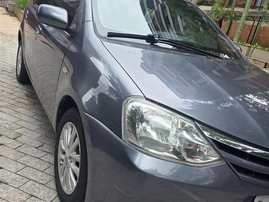 TOYOTA-ETIOS-1.5 XLS SEDAN 16V FLEX 4P MANUAL TOYOTA-ETIOS-2013