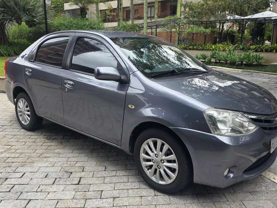 TOYOTA-ETIOS-1.5 XLS SEDAN 16V FLEX 4P MANUAL TOYOTA-ETIOS-2013