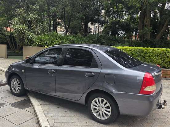 TOYOTA-ETIOS-1.5 XLS SEDAN 16V FLEX 4P MANUAL TOYOTA-ETIOS-2013