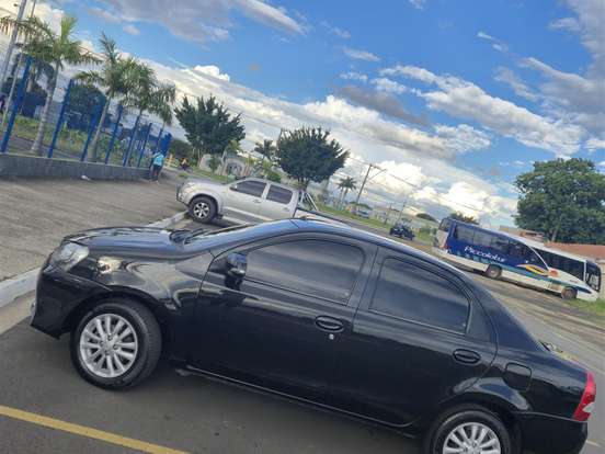 TOYOTA-ETIOS-1.5 XLS SEDAN 16V FLEX 4P MANUAL TOYOTA-ETIOS-2015