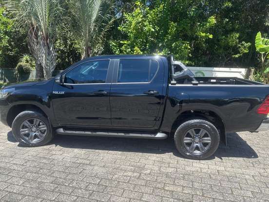 TOYOTA-HILUX-2.8 D-4D TURBO DIESEL CD SR 4X4 AUTOMÁTICO TOYOTA-HILUX-2024
