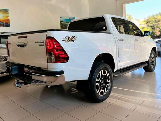 TOYOTA-HILUX-2.8 SRX 4X4 CD 16V DIESEL 4P AUTOMÁTICO TOYOTA-HILUX-2017