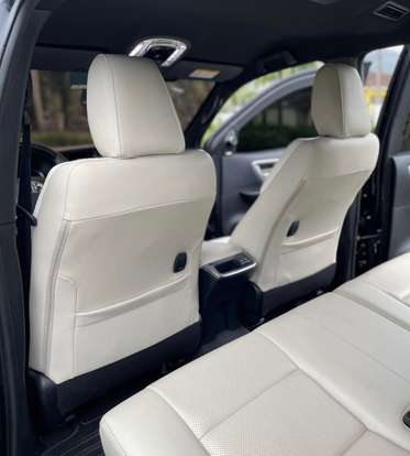 TOYOTA-HILUX SW4-2023