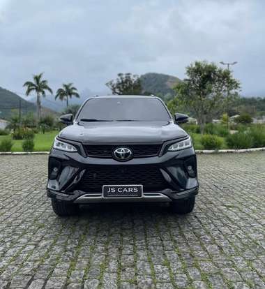 TOYOTA-HILUX SW4-2.8 D-4D TURBO DIESEL DIAMOND 7L 4X4 AUTOMÁTICO TOYOTA-HILUX SW4-2023