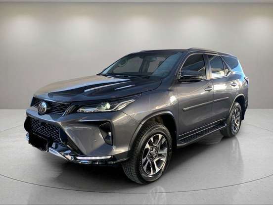 TOYOTA-HILUX SW4-2024