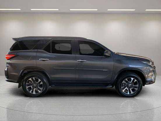 TOYOTA-HILUX SW4-2.8 D-4D TURBO DIESEL SRX PLATINUM 7L 4X4 AUTOMÁTICO TOYOTA-HILUX SW4-2024
