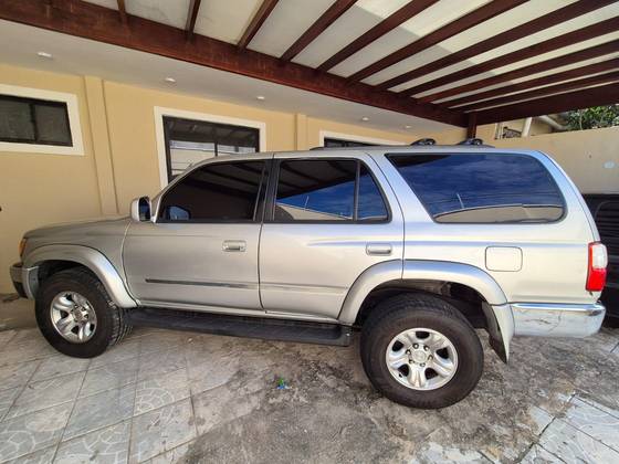 TOYOTA HILUX SW4 3.0 4X4 8V TURBO DIESEL 4P MANUAL