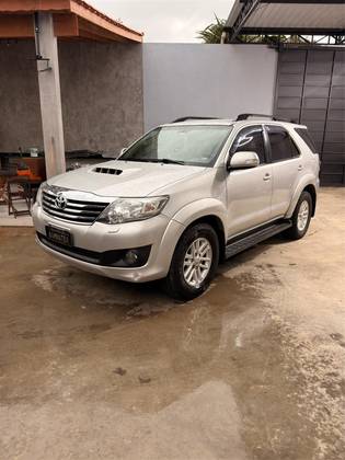 TOYOTA HILUX SW4 3.0 SRV 4X4 7 LUGARES 16V TURBO INTERCOOLER DIESEL 4P AUTOMÁTICO