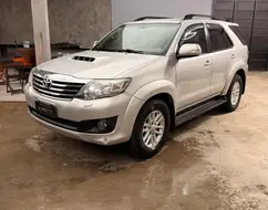 TOYOTA HILUX SW4 3.0 SRV 4X4 7 LUGARES 16V TURBO INTERCOOLER DIESEL 4P AUTOMÁTICO TOYOTA HILUX SW4 3.0 SRV 4X4 7 LUGARES 16V TURBO INTERCOOLER DIESEL 4P AUTOMÁTICO