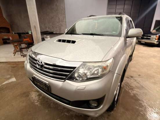 TOYOTA-HILUX SW4-3.0 SRV 4X4 7 LUGARES 16V TURBO INTERCOOLER DIESEL 4P AUTOMÁTICO TOYOTA-HILUX SW4-2013