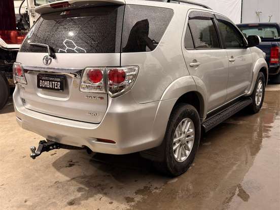 TOYOTA-HILUX SW4-3.0 SRV 4X4 7 LUGARES 16V TURBO INTERCOOLER DIESEL 4P AUTOMÁTICO TOYOTA-HILUX SW4-2013