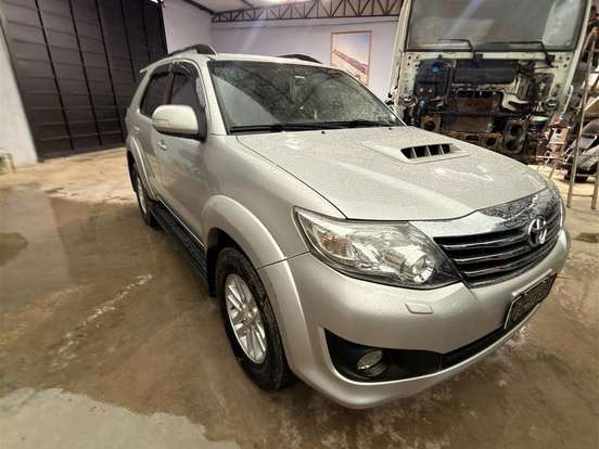 TOYOTA-HILUX SW4-3.0 SRV 4X4 7 LUGARES 16V TURBO INTERCOOLER DIESEL 4P AUTOMÁTICO TOYOTA-HILUX SW4-2013