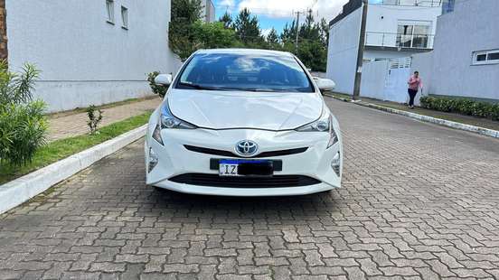 TOYOTA-PRIUS-2018