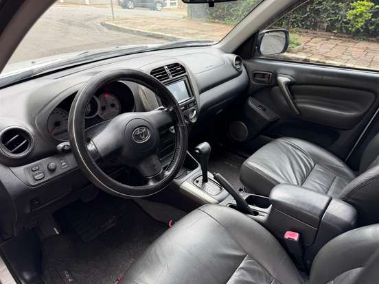 TOYOTA-RAV4-2004