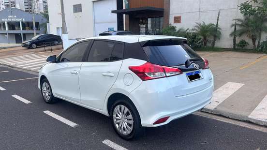 TOYOTA-YARIS-2019