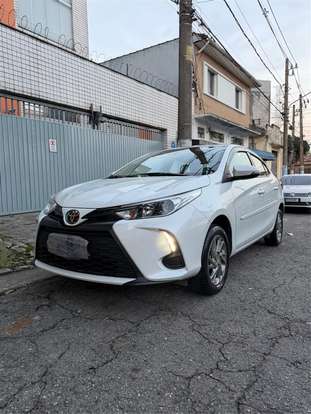 TOYOTA-YARIS-2024