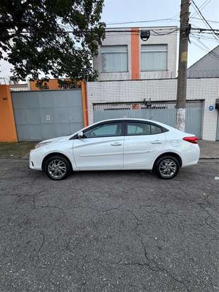 TOYOTA-YARIS-2024
