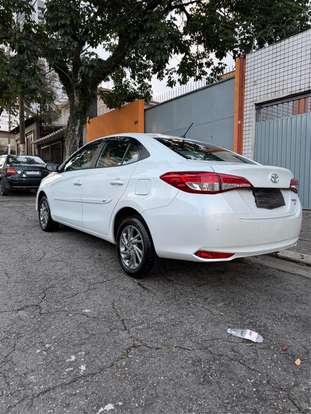 TOYOTA-YARIS-2024