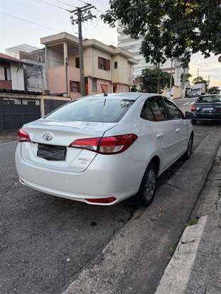 TOYOTA-YARIS-2024