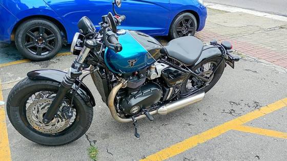 TRIUMPH BONNEVILLE BOBBER 1200 