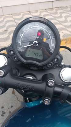 TRIUMPH-BONNEVILLE BOBBER 1200-2026