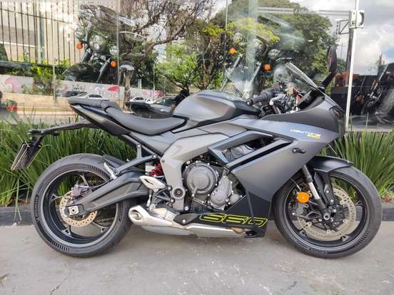 TRIUMPH-DAYTONA 660-2024