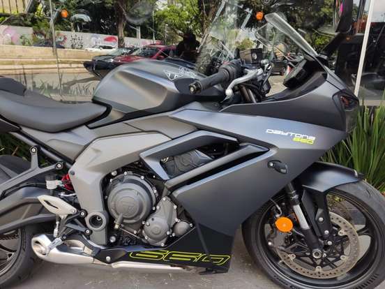 TRIUMPH-DAYTONA 660-2024