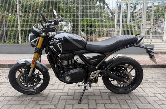 TRIUMPH SPEED 400 