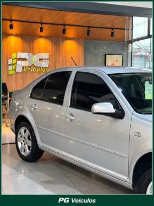 VOLKSWAGEN-BORA-2010