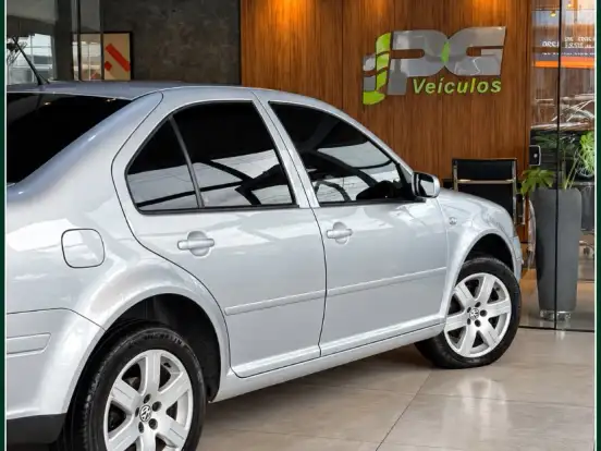 VOLKSWAGEN-BORA-2.0 MI 8V FLEX 4P MANUAL VOLKSWAGEN-BORA-2010