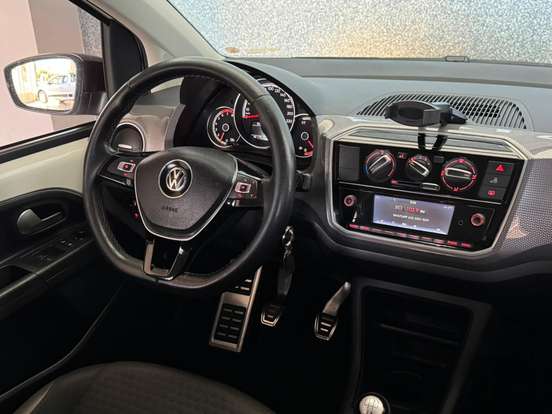 VOLKSWAGEN-CROSS UP-2018